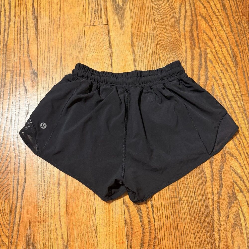 Lululemon Hotty Hot LR 2.5” Shorts Black Size 2 Running Athletic Lined